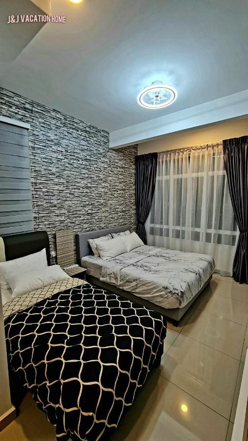 J&J Vacation Home@Novo8 Residence Kampong Tambak Exterior photo