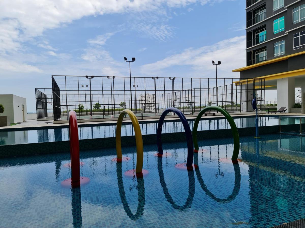 J&J Vacation Home@Novo8 Residence Kampong Tambak Exterior photo