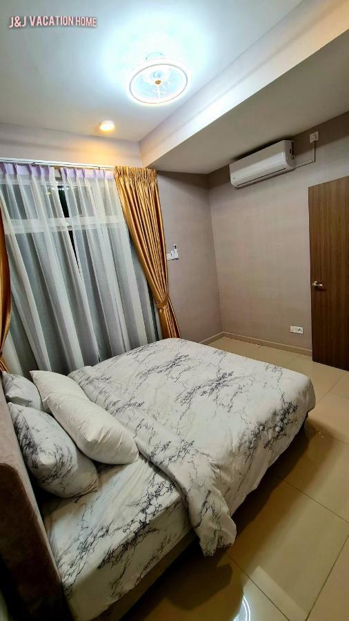 J&J Vacation Home@Novo8 Residence Kampong Tambak Exterior photo