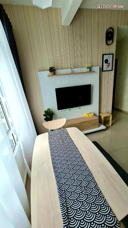 J&J Vacation Home@Novo8 Residence Kampong Tambak Exterior photo