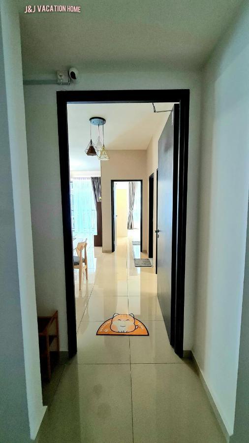 J&J Vacation Home@Novo8 Residence Kampong Tambak Exterior photo