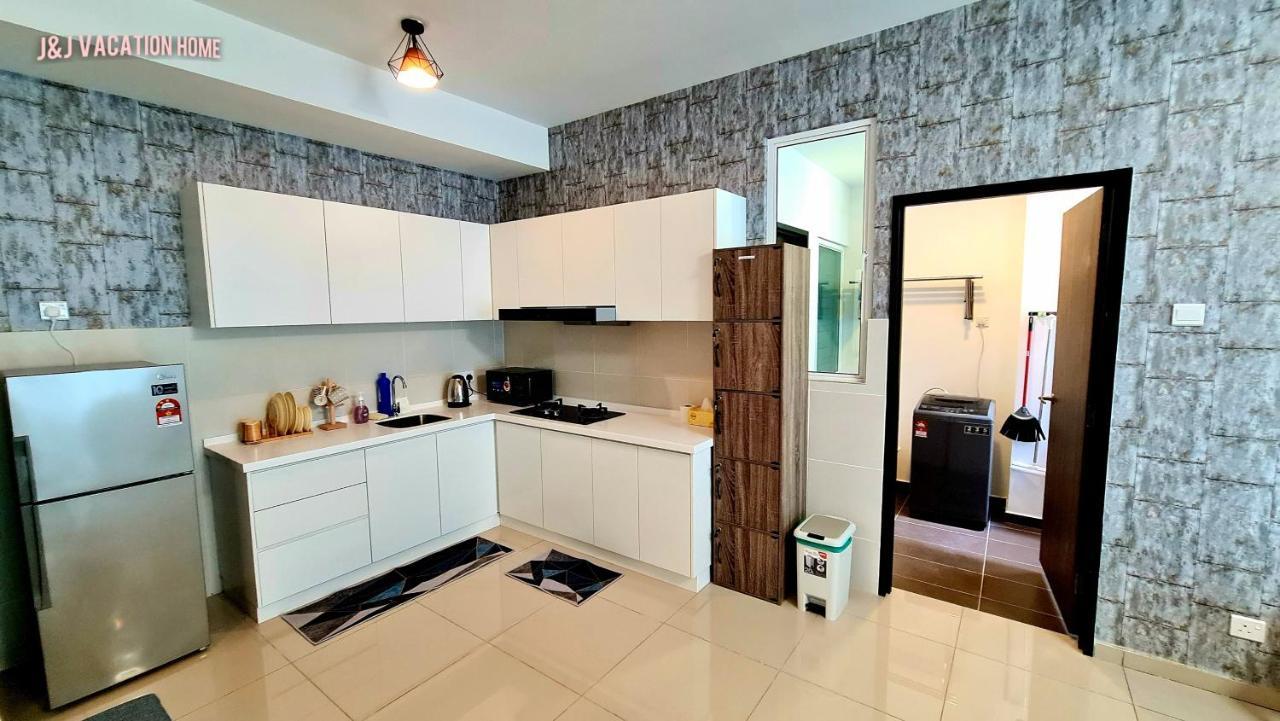 J&J Vacation Home@Novo8 Residence Kampong Tambak Exterior photo